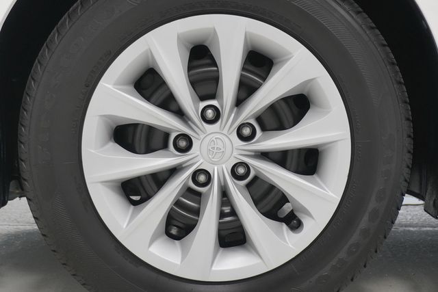 2017 Toyota Camry LE Automatic - 23018376 - 22