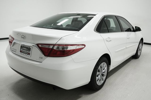 2017 Toyota Camry LE Automatic - 23018376 - 3