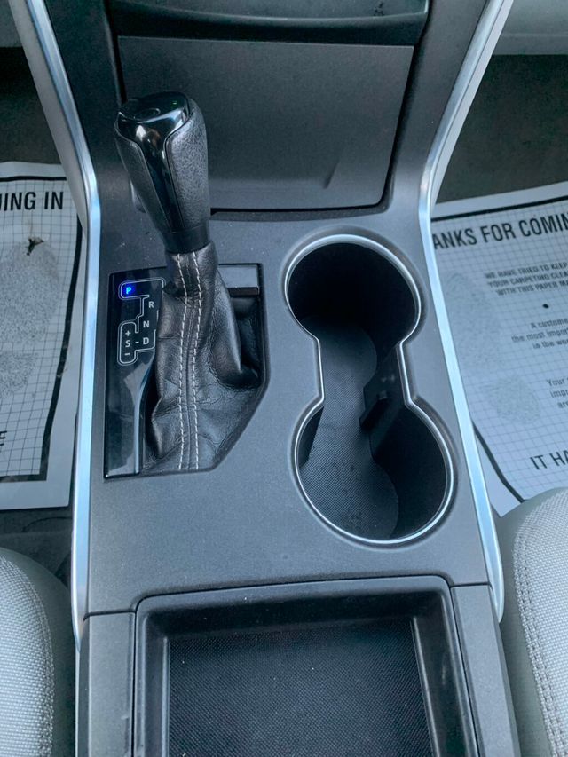 2017 Toyota Camry LE Automatic - 22946769 - 9