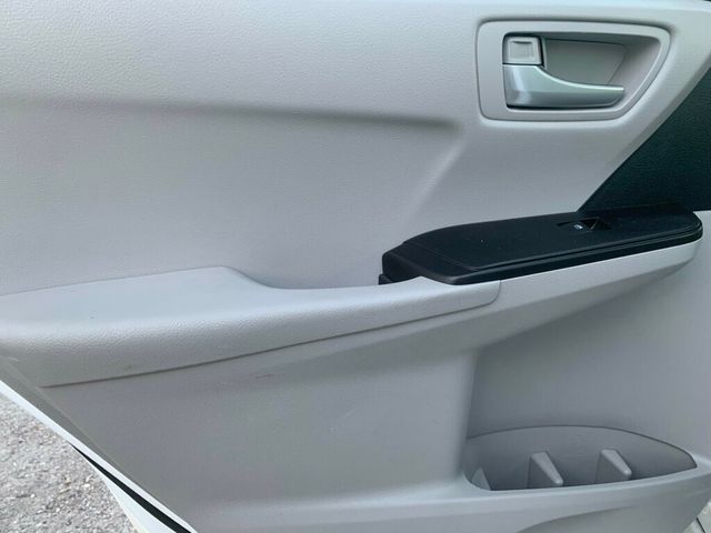 2017 Toyota Camry LE Automatic - 22946769 - 10
