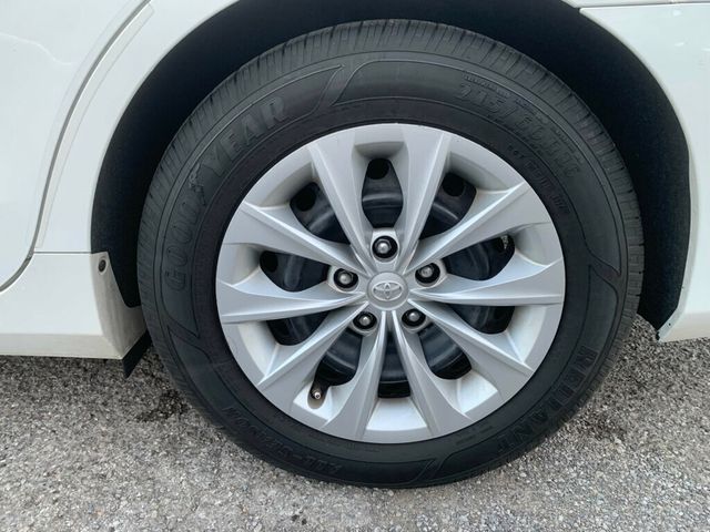 2017 Toyota Camry LE Automatic - 22946769 - 14