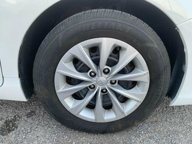 2017 Toyota Camry LE Automatic - 22946769 - 20
