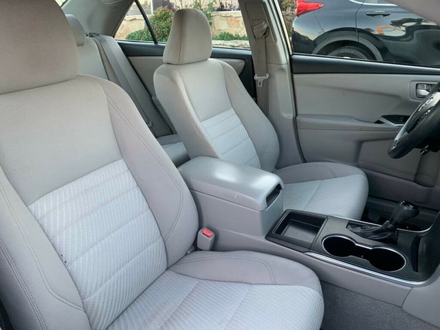 2017 Toyota Camry LE Automatic - 22946769 - 24