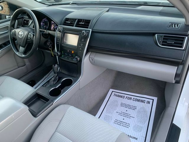 2017 Toyota Camry LE Automatic - 22946769 - 25