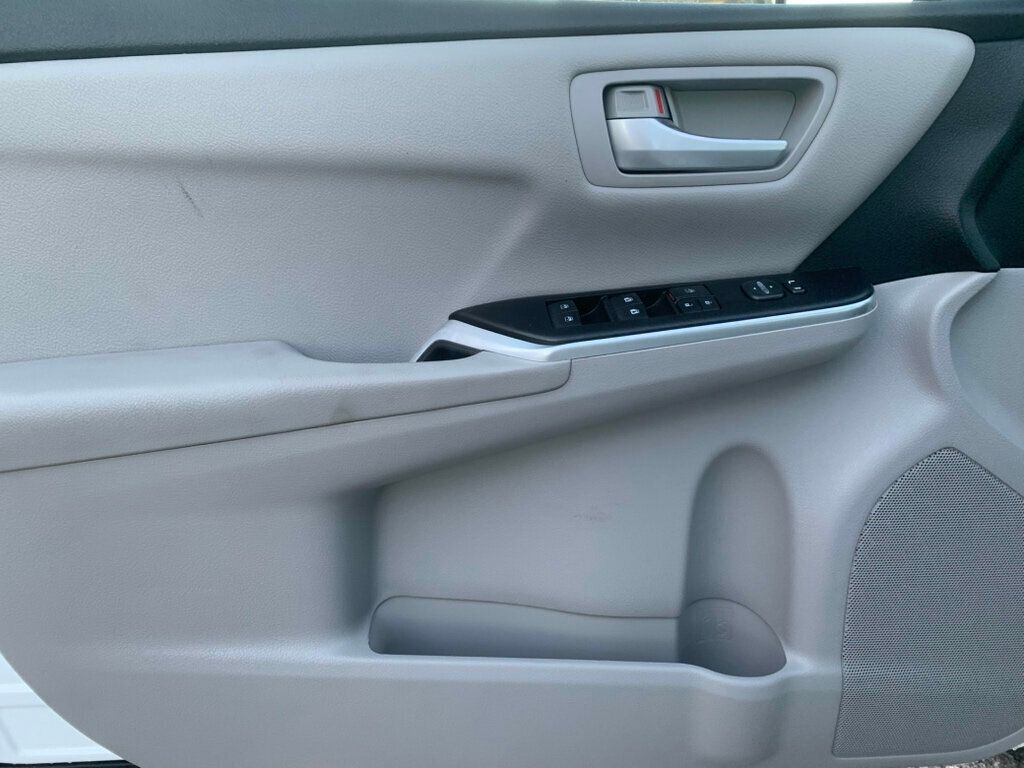 2017 Toyota Camry XLE XSE photo 4