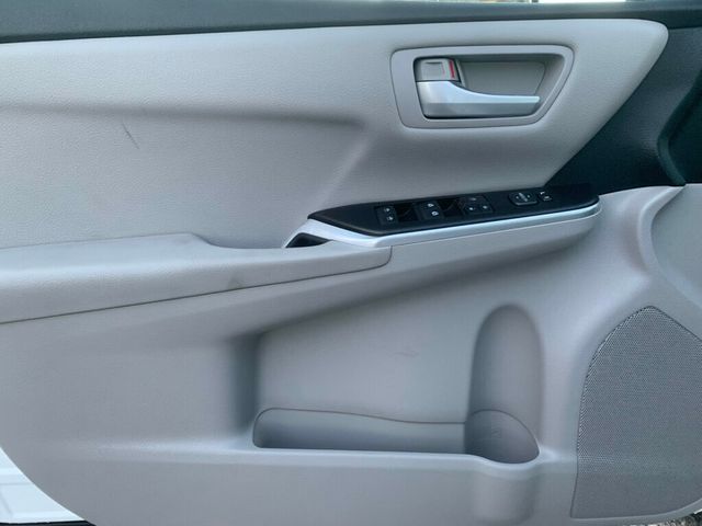 2017 Toyota Camry LE Automatic - 22946769 - 3