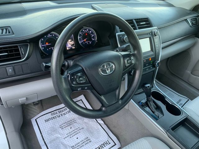 2017 Toyota Camry LE Automatic - 22946769 - 5