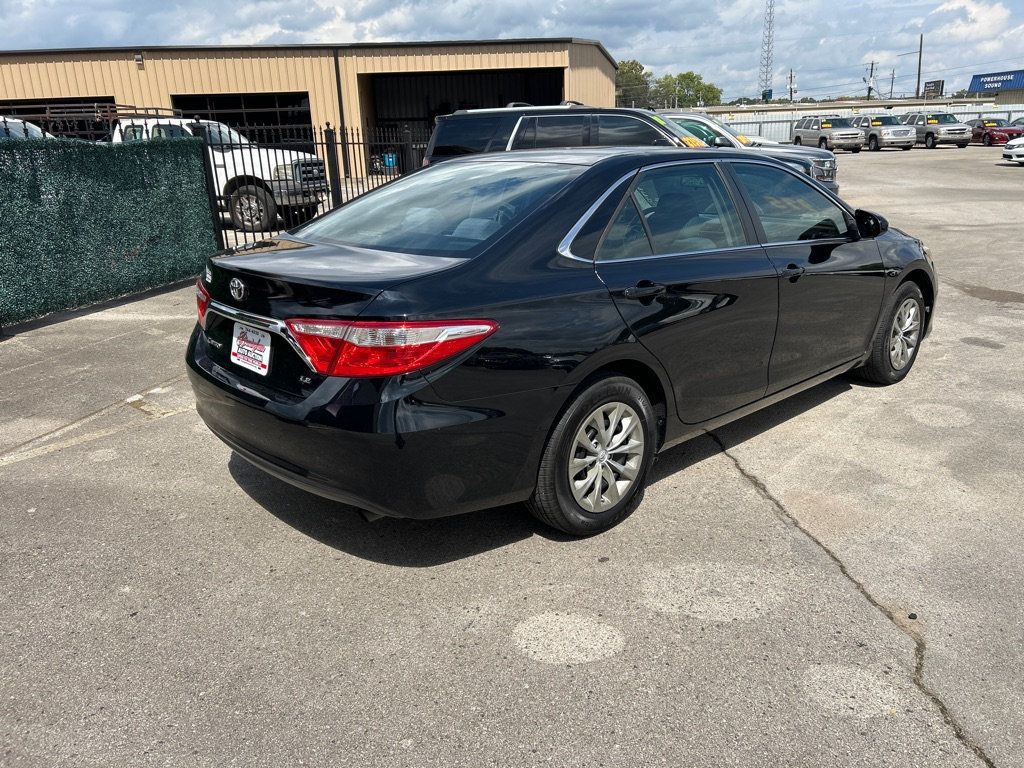 2017 Toyota Camry LE photo 2