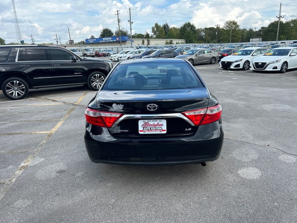 2017 Toyota Camry LE photo 3