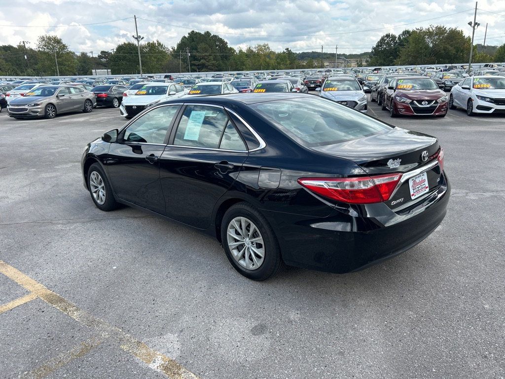 2017 Toyota Camry LE photo 4