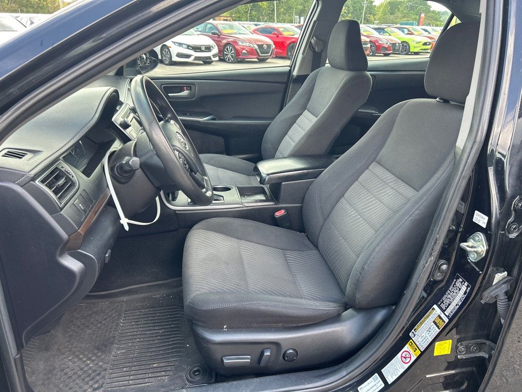 2017 Toyota Camry LE photo 6