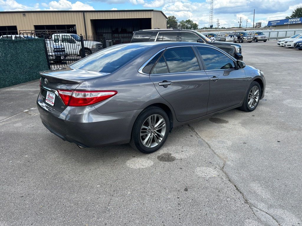2017 Toyota Camry LE photo 4