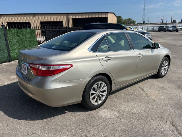 2017 Toyota Camry LE Automatic - 23075929 - 3