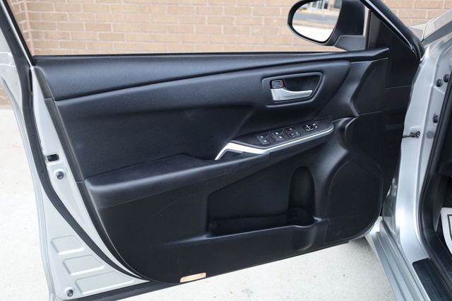 2017 Toyota Camry LE Automatic - 22932878 - 20