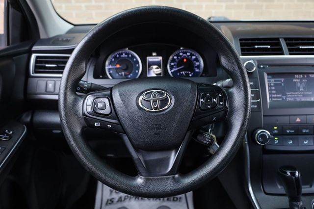 2017 Toyota Camry LE Automatic - 22932878 - 28