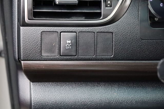 2017 Toyota Camry LE Automatic - 22932878 - 35