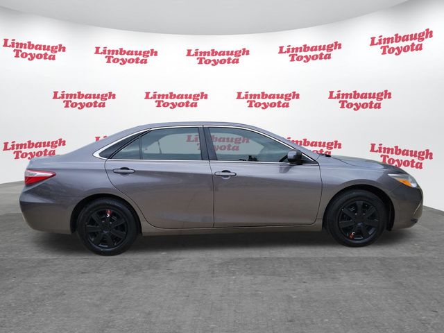 2017 Toyota Camry LE Automatic - 22973644 - 19