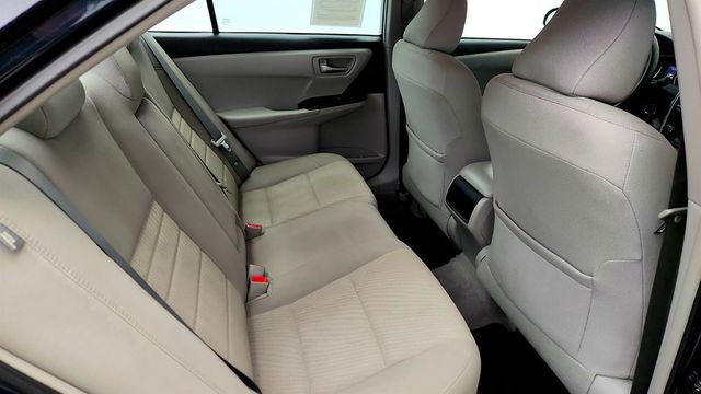 2017 Toyota Camry LE Automatic - 22999430 - 21