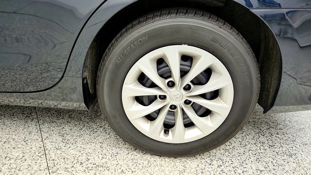 2017 Toyota Camry LE Automatic - 22999430 - 8