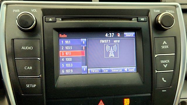 2017 Toyota Camry LE Automatic w/ LED Daytime Running Lights & Keyless Entry - 22999430 - 17