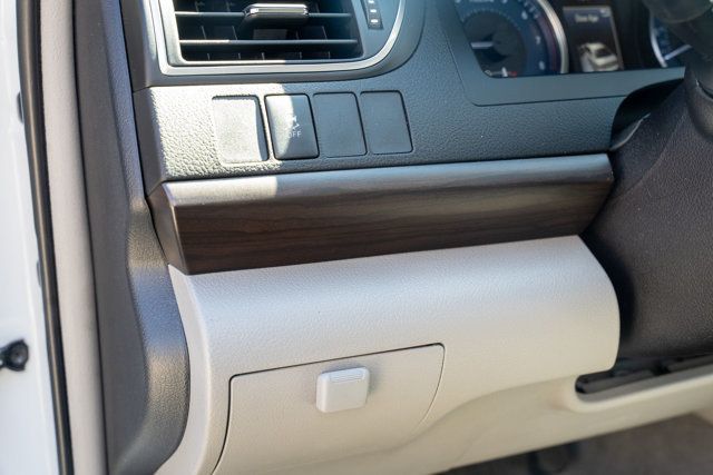 2017 Toyota Camry LocalTrade/XLE/HeatedLeatherSeats/JBLPremiumAudio/NAV - 23033163 - 34