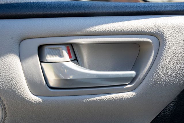2017 Toyota Camry LocalTrade/XLE/HeatedLeatherSeats/JBLPremiumAudio/NAV - 23033163 - 35