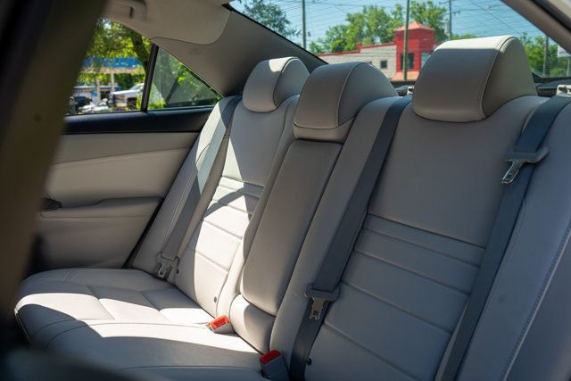 2017 Toyota Camry LocalTrade/XLE/HeatedLeatherSeats/JBLPremiumAudio/NAV - 23033163 - 46