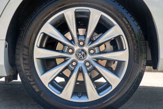 2017 Toyota Camry LocalTrade/XLE/HeatedLeatherSeats/JBLPremiumAudio/NAV - 23033163 - 55