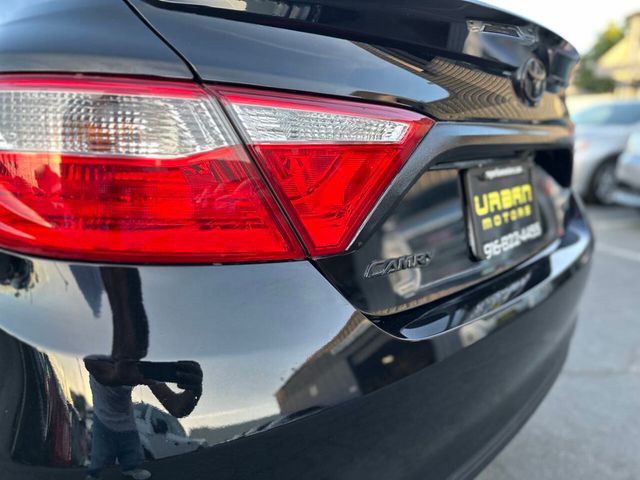 2017 Toyota Camry SE 4dr Sedan - 22951783 - 32