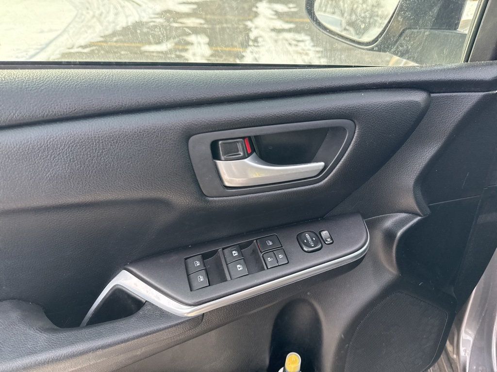 2017 Toyota Camry SE Automatic - 22974625 - 6