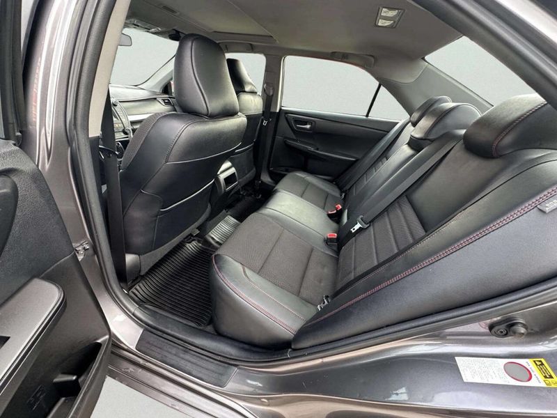 2017 Toyota Camry SE Automatic - 22956115 - 9
