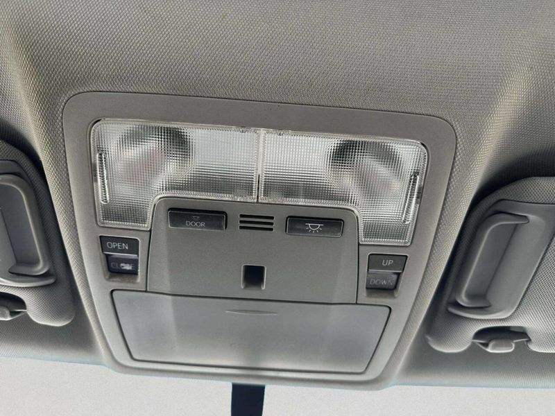 2017 Toyota Camry SE Automatic - 22956115 - 15