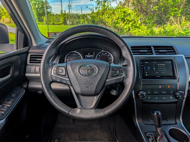 2017 Toyota Camry SE Automatic - 23057263 - 29