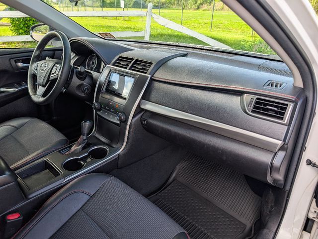 2017 Toyota Camry SE Automatic - 23057263 - 31