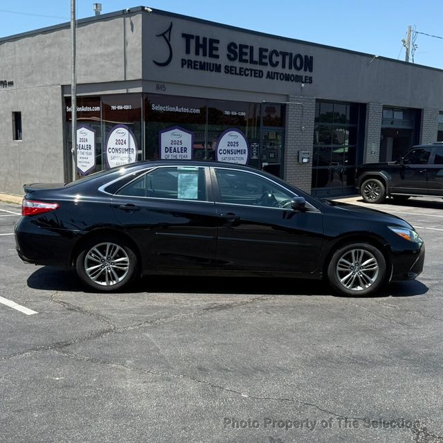 2017 Toyota Camry SE AUTOMATIC W/ENTUNE AUDIO 6.1 & 17'' ALLOY WHEELS - 23031082 - 17