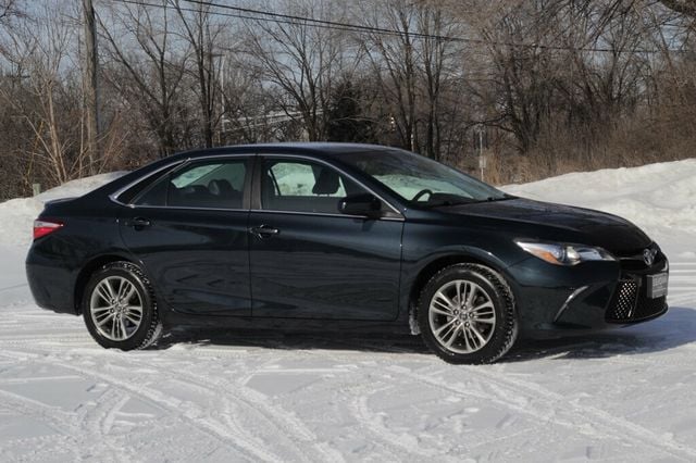 2017 Toyota Camry SE WITH NEW TIRES AND BRAKE SERVICE - 22976788 - 0