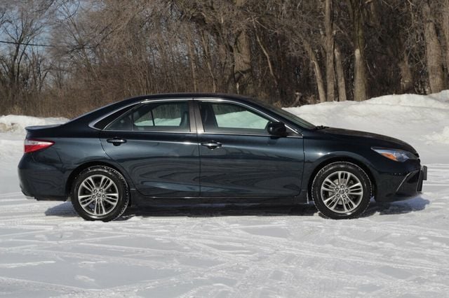 2017 Toyota Camry SE WITH NEW TIRES AND BRAKE SERVICE - 22976788 - 1