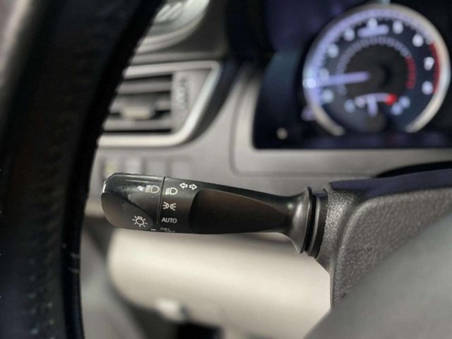 2017 Toyota Camry XLE Automatic - 23010686 - 32