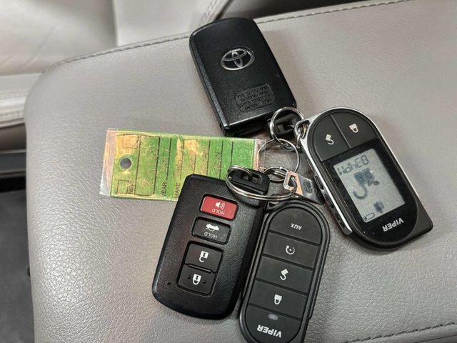 2017 Toyota Camry XLE Automatic - 23010686 - 35