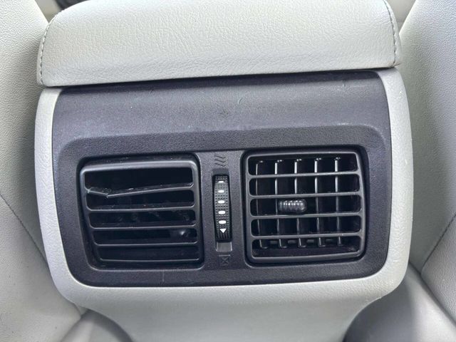 2017 Toyota Camry XLE Automatic - 23046820 - 19