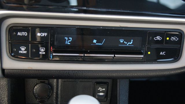 2017 Toyota Corolla JUST SRVICED , VERY CLEAN INSIDE AND OUT  - 22806235 - 12