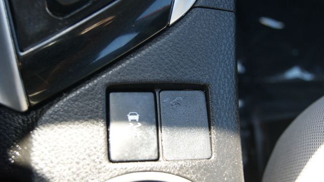 2017 Toyota Corolla JUST SRVICED , VERY CLEAN INSIDE AND OUT  - 22806235 - 34