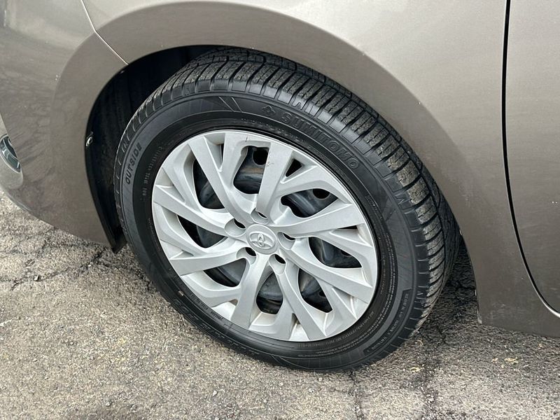 2017 Toyota Corolla L - 23036663 - 10