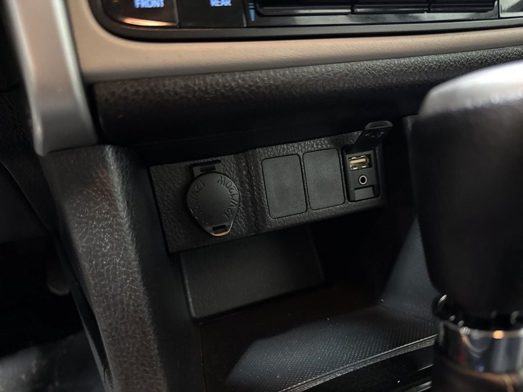 2017 Toyota Corolla L - 22976576 - 18