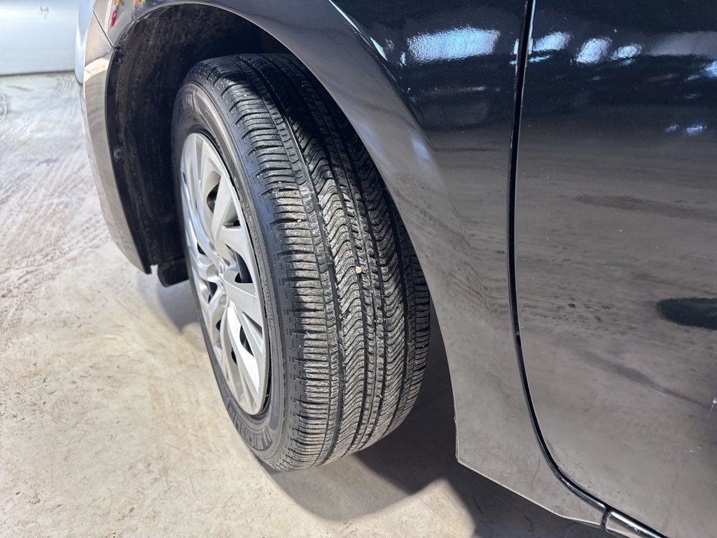 2017 Toyota Corolla L - 22976576 - 2