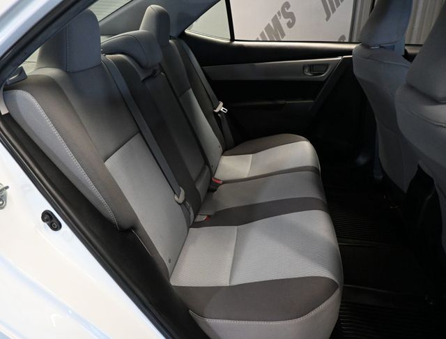 2017 Toyota Corolla LE - 23078334 - 17