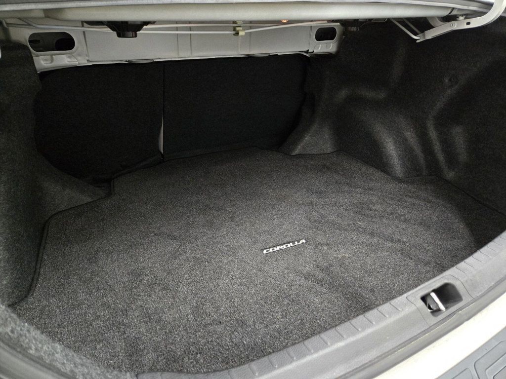 2017 Toyota Corolla LE - 22967881 - 10