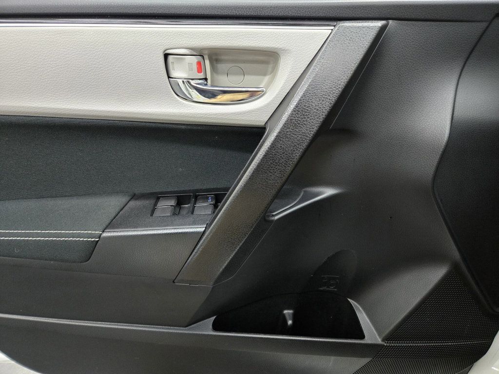 2017 Toyota Corolla LE - 22967881 - 14