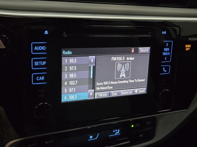 2017 Toyota Corolla LE - 22967881 - 17