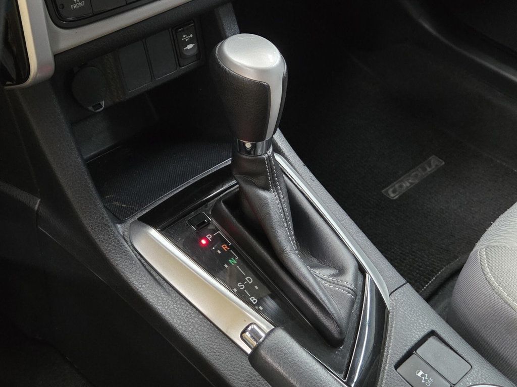 2017 Toyota Corolla LE - 22967881 - 19